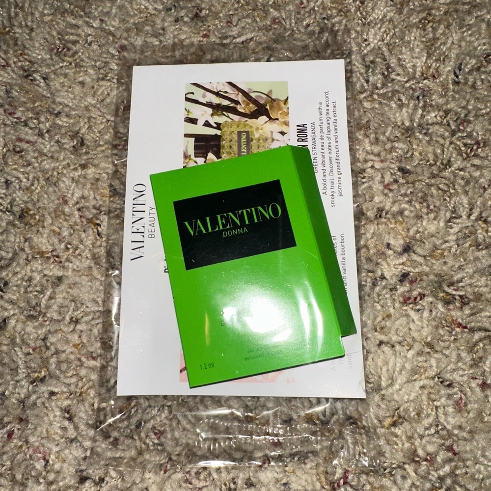 Valentino Donna mini beauty 💚 Sample